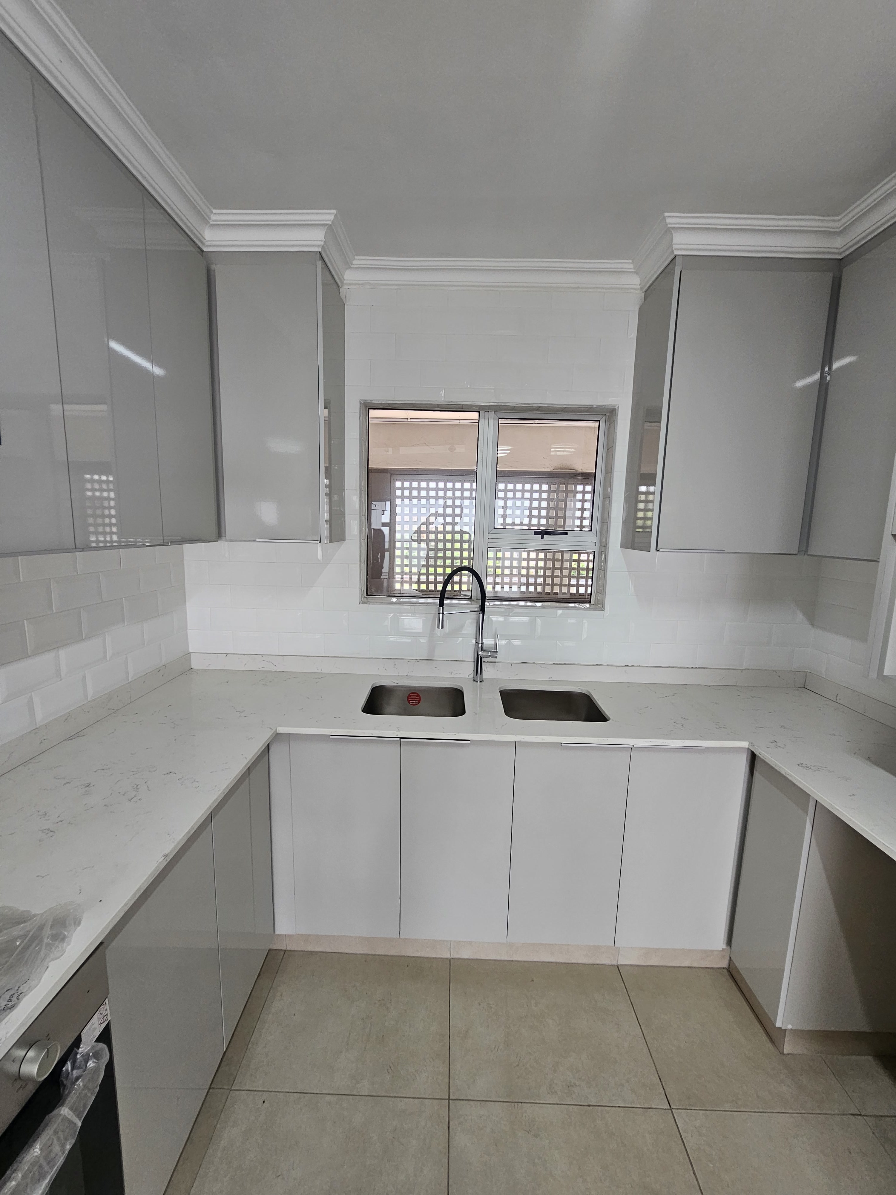 Interior Passage & Built-In Storage
