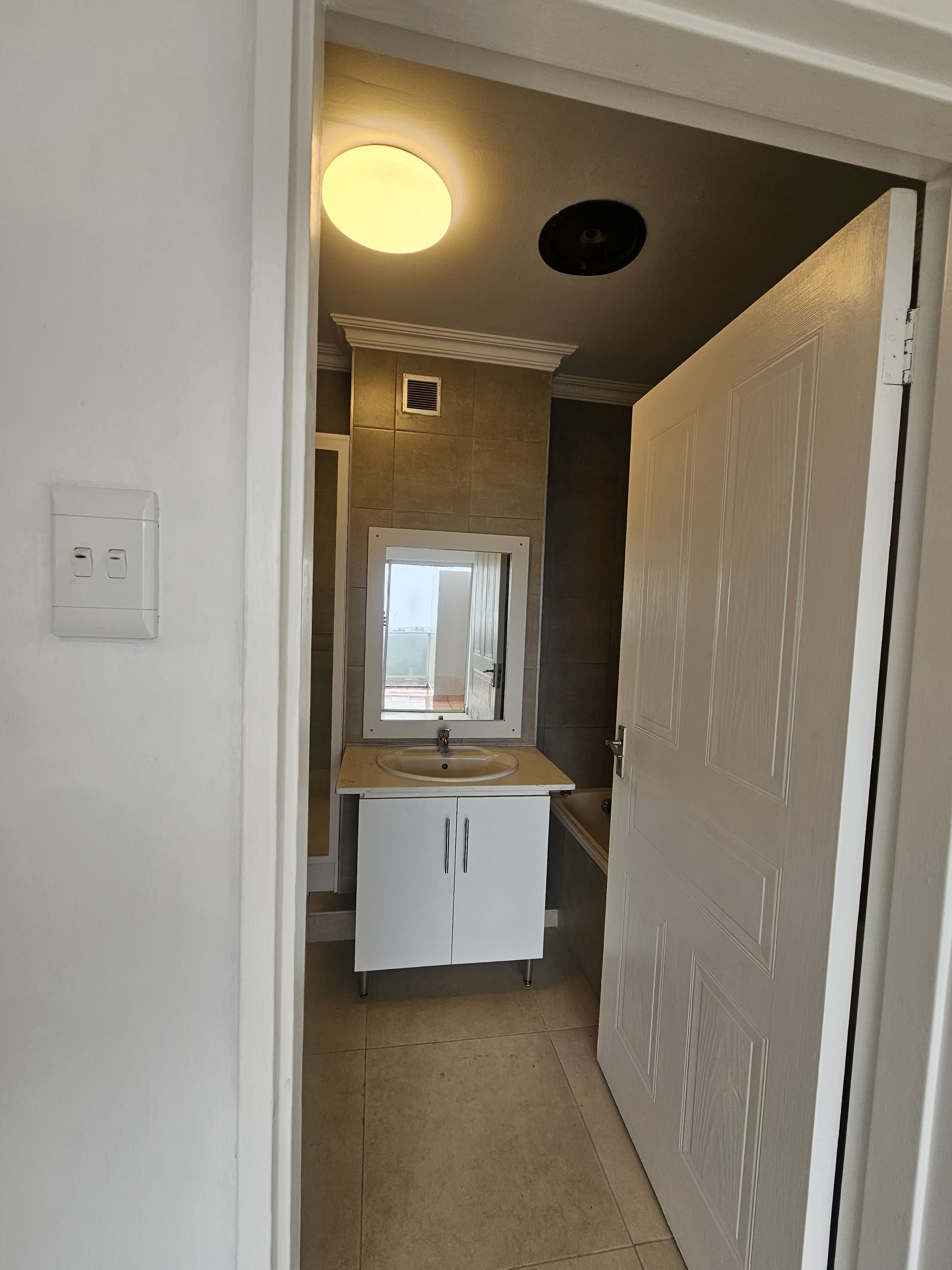 Bedroom 3 Built-In Cupboards